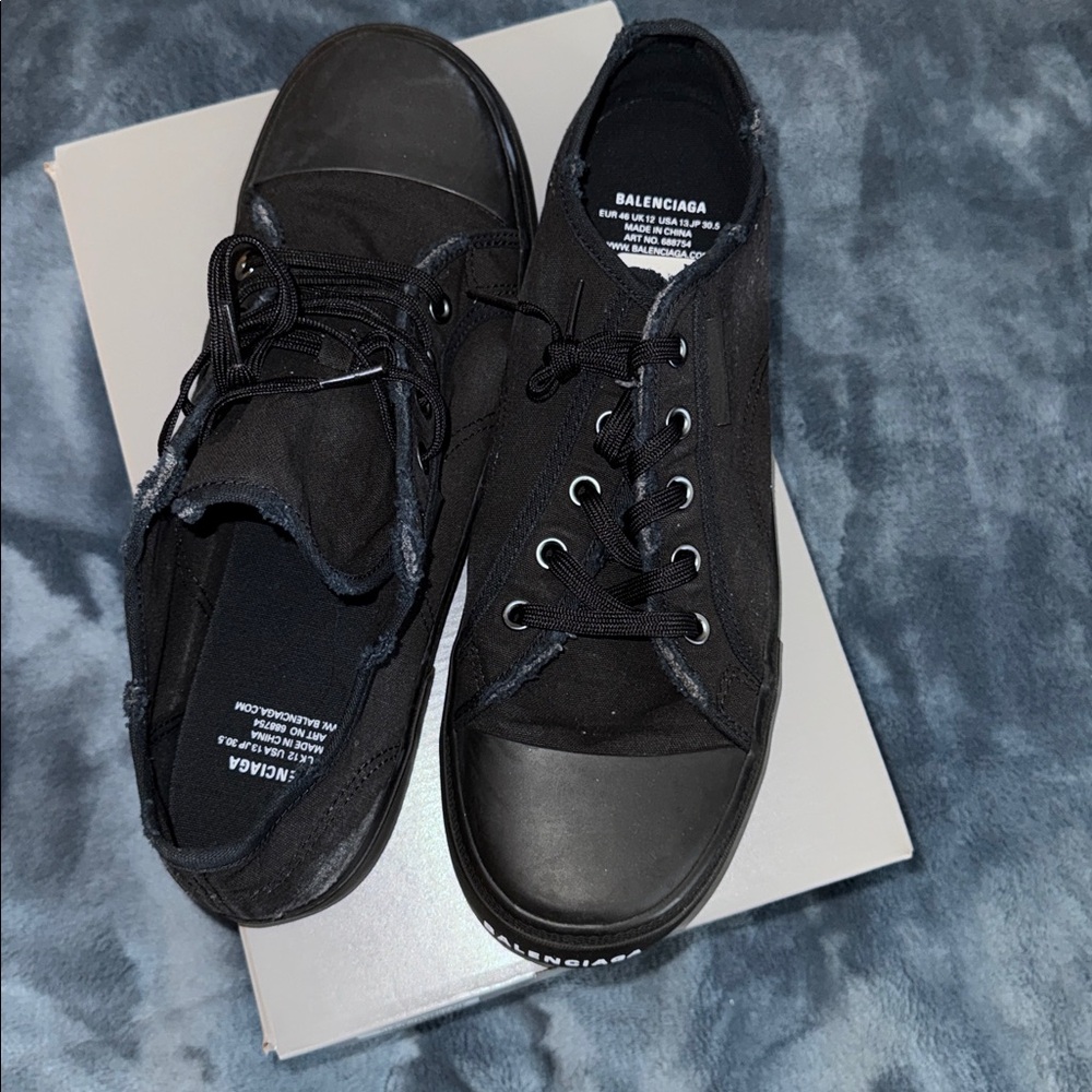 Paris Low Top Sneaker